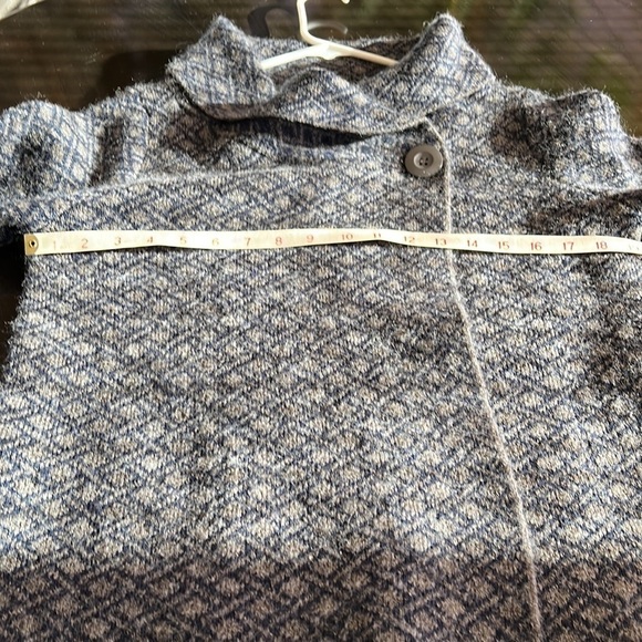 MAX STUDIO  Acrylic/Wool Blend Draped Front, Cropped Knit Cardigan, Size M, A6 - Picture 6 of 7